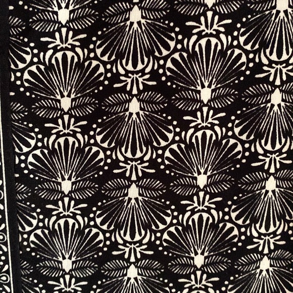 3/4 sleeves black and cream colored dress - Picture 4 of 4